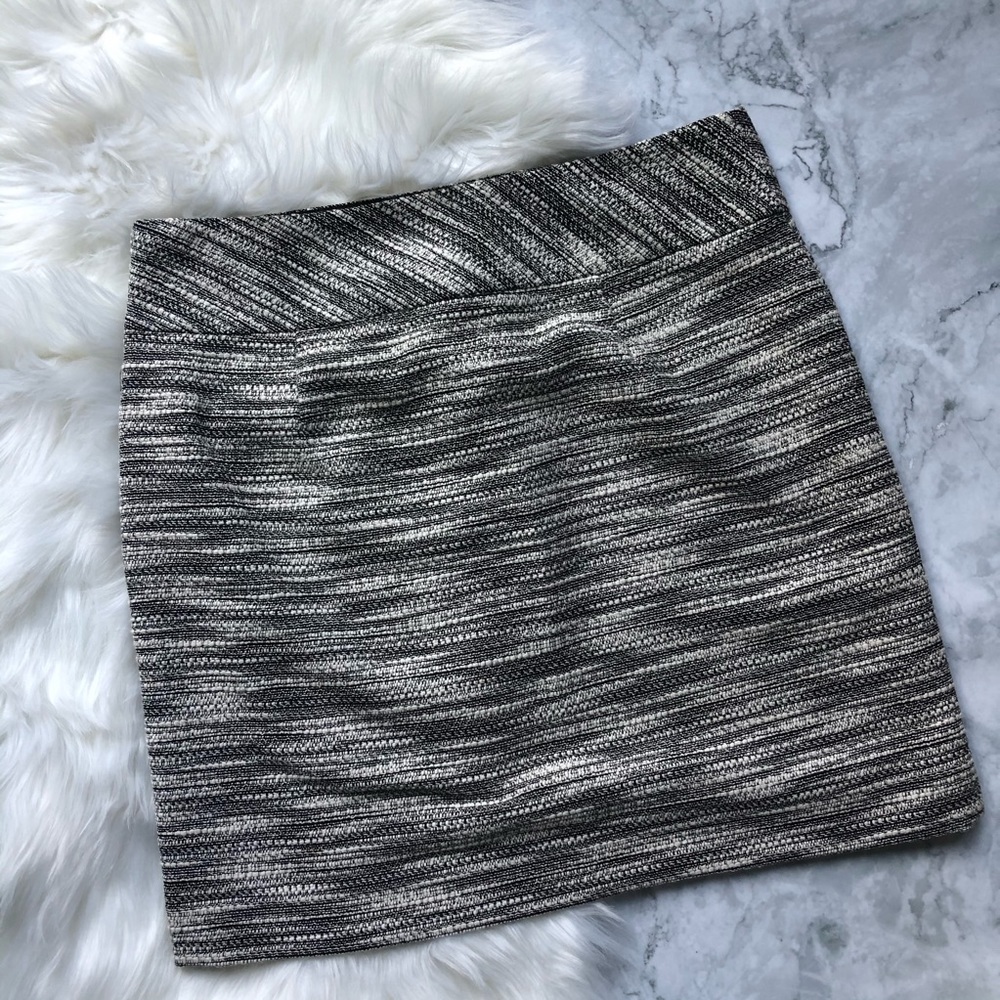 LOFT Black and White Mini Skirt Sz 6